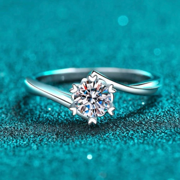 SOLID STERLING SILVER 925 flower Moissanite ring - Picture 3 of 4